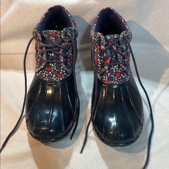 Tommy Hilfiger Navy and Red Floral Winter Rain Boots Like New! Warm Waterproof - Picture 10 of 13